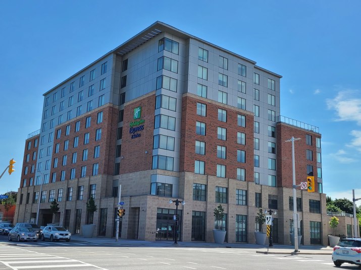 Holiday Express, King Edward Avenue